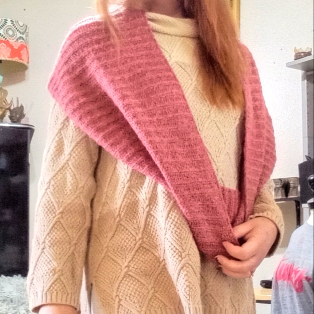 Knit crochet pink infinity scarf winter spring fall Old Navy with tags